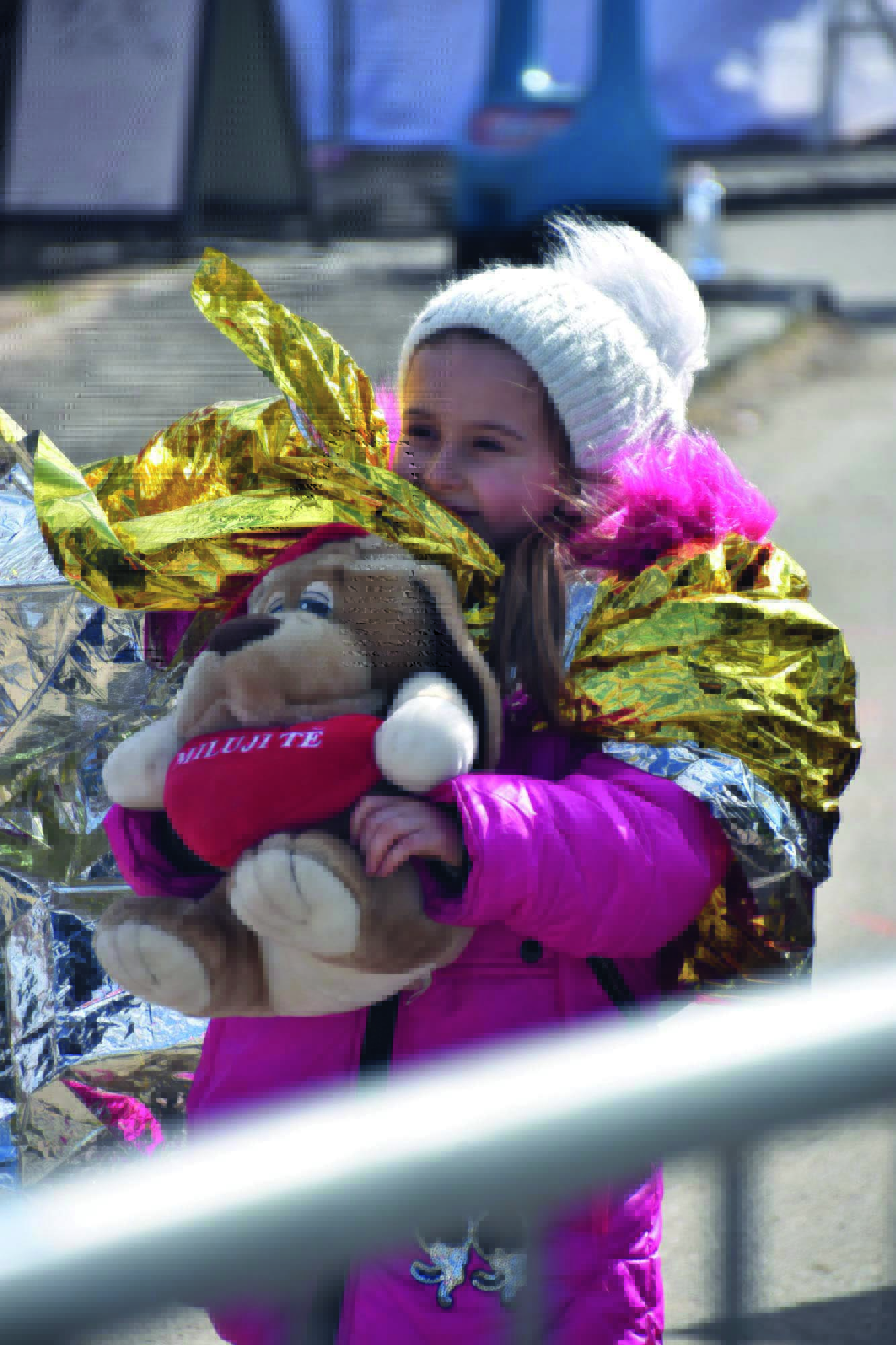 „Ein Herz für Kinder“ unterstützt den Verein Hoffnungszeichen e.V., der u.a. Kinder aus der Ukraine unterstützt. Das Bild entstand am 8. März auf der slowakischen Seite des Grenzübergangs Slowakei/Ukraine in Vyšné Nemecké.