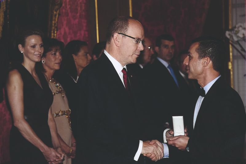 Kamyar Moghadam erhält den Orden der Grimaldis von Fürst Albert II. von Monaco.