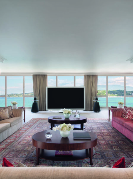Die Penthouse-Suite bietet einen spektakulären Blick auf den Genfer See und die Alpen